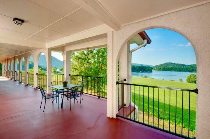Chattanooga Room At Tennessee Riverplace Exterior foto